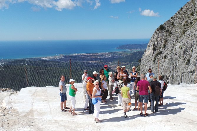 PRIVATE tour in Carrara marble quarries with 4x4 vehicles - The 4x4 climb into the marble quarries