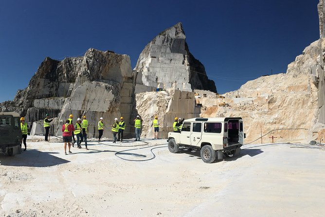 PRIVATE tour in Carrara marble quarries with 4x4 vehicles - What the guide adds to the stone