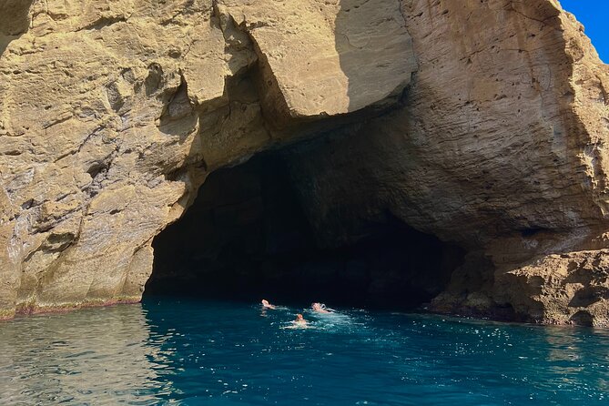 Procida Island Tour by Boat 2h 15m with Swimming and Underwater Photos - Vivara, a protected island beside Procida