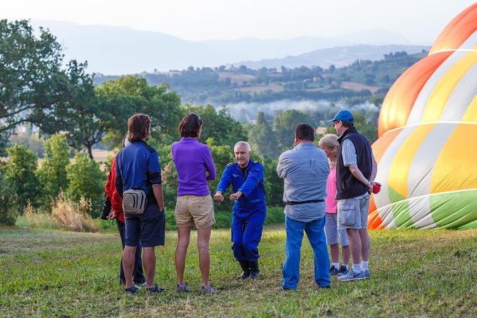 Professional hot air balloon rides at Assisi, Trasimeno in Umbria - Landing, packing up, and returning to the winery