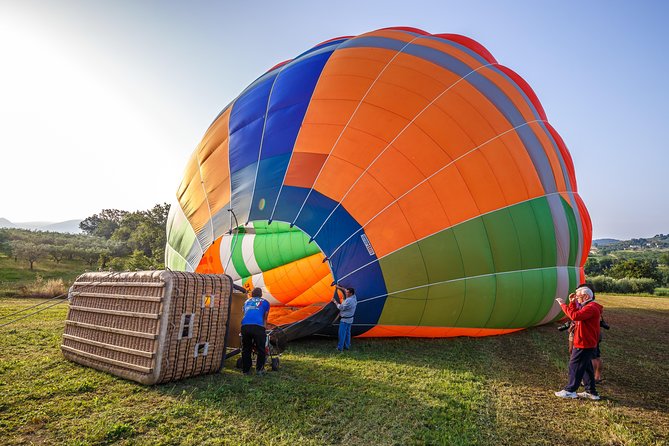 Professional hot air balloon rides at Assisi, Trasimeno in Umbria - Meeting the crew at Cantina Dionigi at 6:30 am
