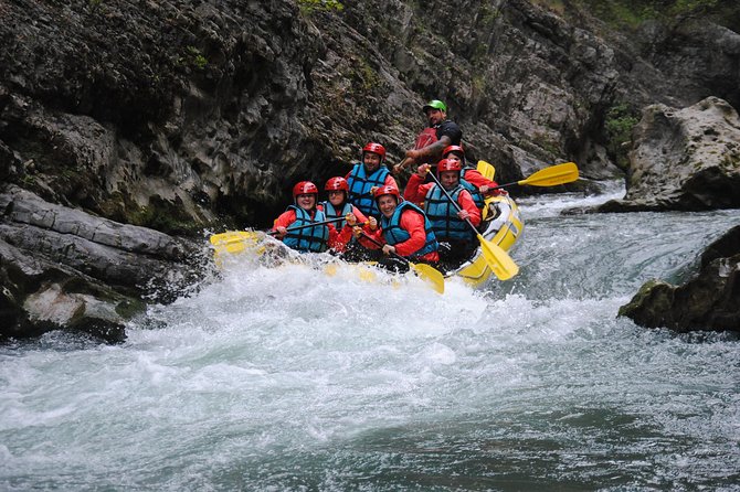 Rafting "Canyon" - Riding through the Lao River canyon