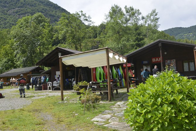 Rafting Sesia - Paddling a six-person raft through class III to IV water