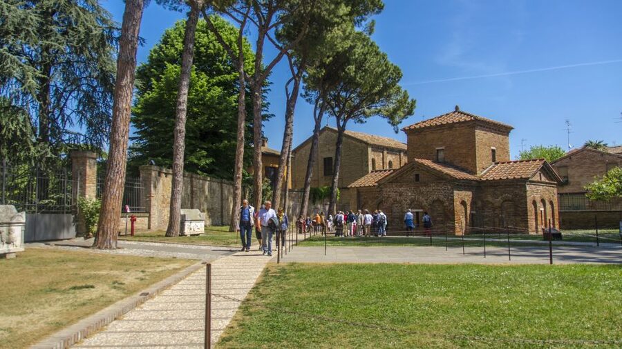 Ravenna: UNESCO Monuments and Mosaics Guided Tour - Neonian Baptistery: an early Christian room with Roman echoes