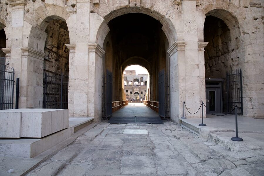 Rome: 1-Hour Fast Colosseum Tour - Stories that make the ruins easier to understand