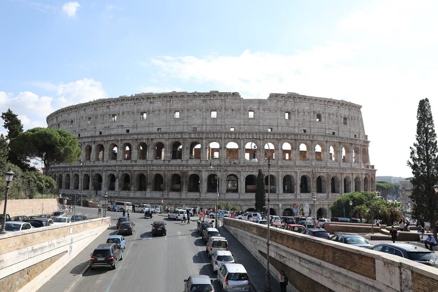 Rome: 1-Hour Fast Colosseum Tour - Heat, crowds, and the pace of the group