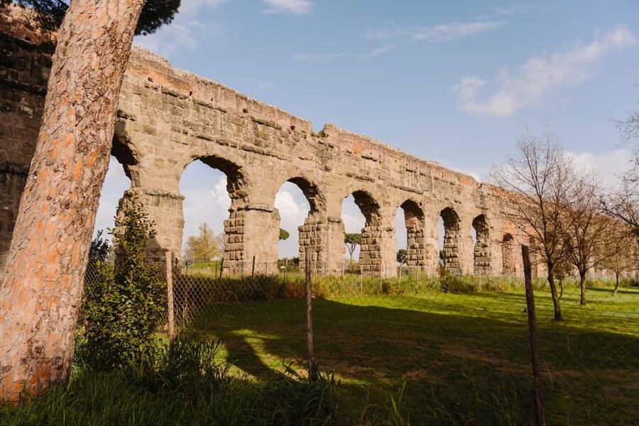 Rome: Appian Way, Aqueducts, and Catacombs Tour - What your guide adds to the experience