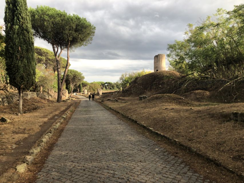 Rome: Appian Way E-Bike Tour Catacombs, Aqueducts & Picnic - Going underground at the Catacombs of St. Callixtus