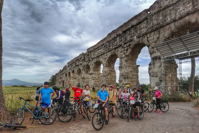 Rome: Appian Way E-bike Tour, Catacombs, Aqueducts & Transfer - Aqueduct Park delivers the big view