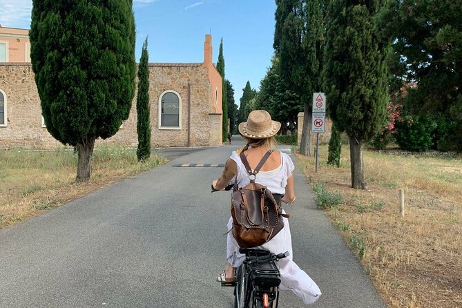 Rome: Appian Way E-bike Tour, Catacombs, Aqueducts & Transfer - What the $107.68 price covers