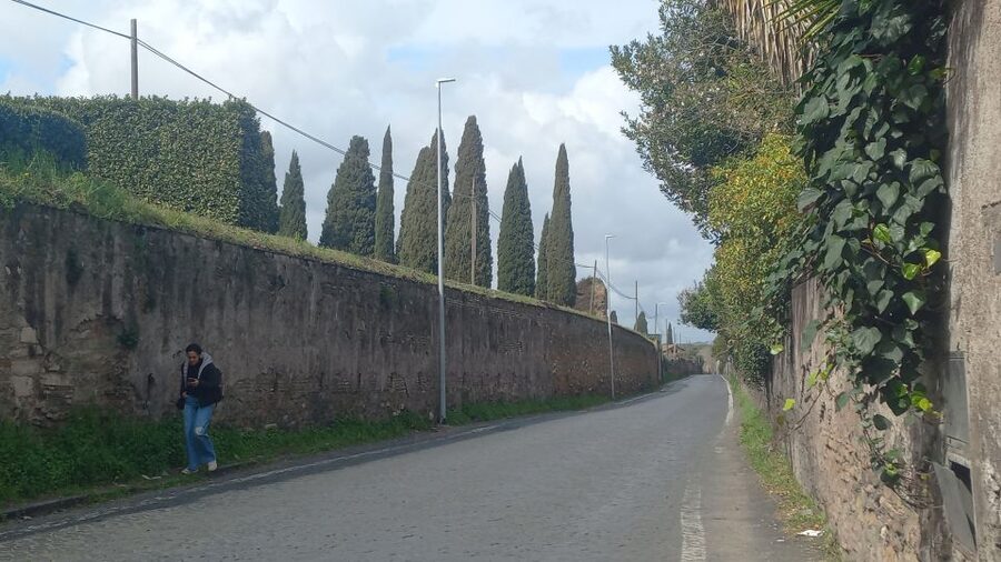 Rome: Appian Way Golf Cart Tour with Roman Catacombs Entry - Aurelian Walls and the Pyramid of Cestius