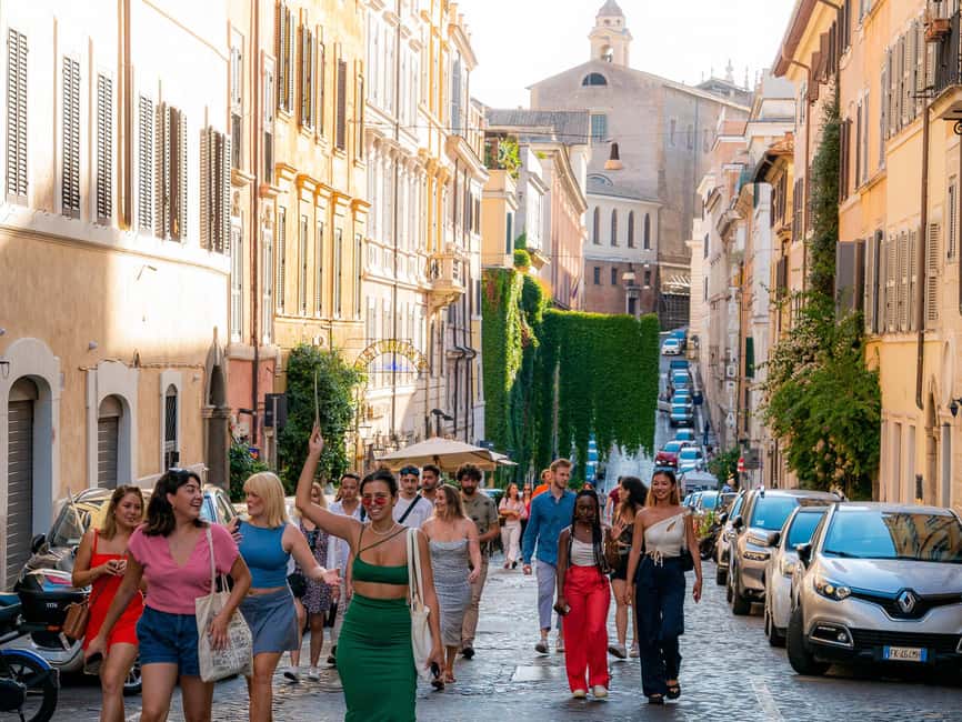 Rome: Bar Crawl with Local Guide & Drinks - How the evening compares with a standard walking tour