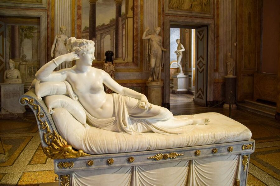Rome: Borghese Gallery Skip-the-Line Tickets with Audioguide - Meeting the Crown Tours host at the fountain