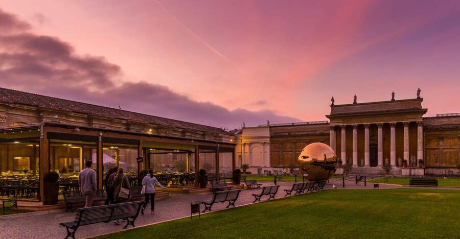 Rome: Breakfast & Tour of Vatican Museums & Sistine Chapel - Moving through the Vatican Museums
