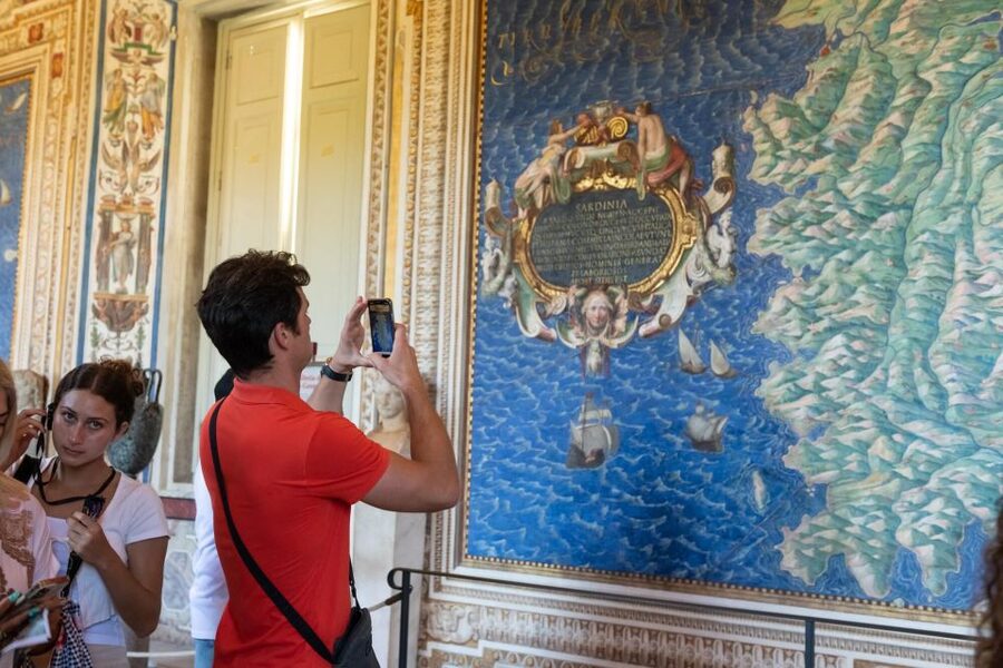 Rome: Breakfast & Tour of Vatican Museums & Sistine Chapel - Entering St. Peter’s Basilica