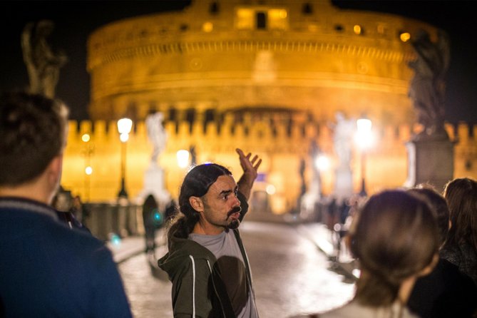 Rome by Night Walking Tour - Legends & Criminal Stories - Crossing the Tiber and meeting a haunted bridge