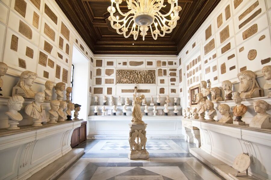 Rome: Capitoline Museums Experience with Multimedia Video - Finding the best views toward the Forum