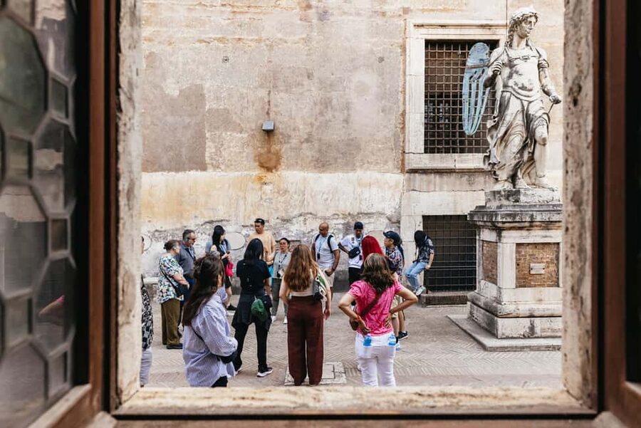 Rome: Castel Sant'Angelo Skip-the-Line Guided Tour - Meeting the guide at Lungotevere Castello