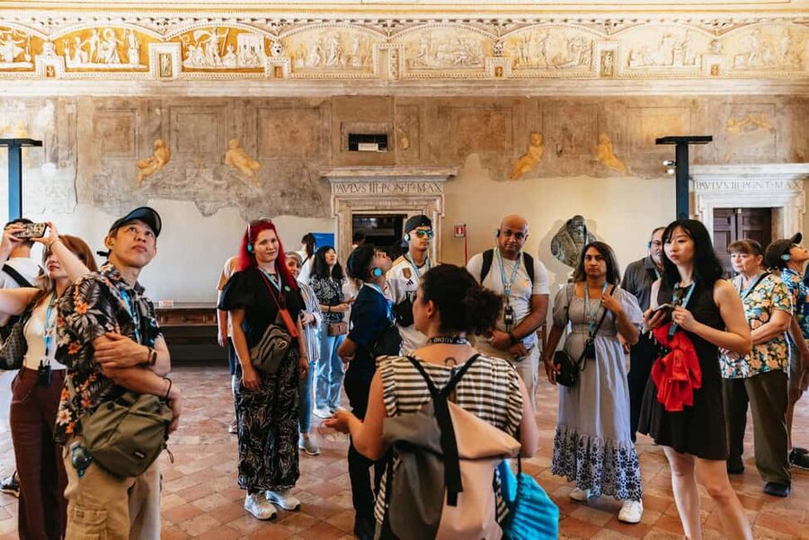 Rome: Castel Sant'Angelo Skip-the-Line Guided Tour - Clemente VII’s theater and the papal rooms