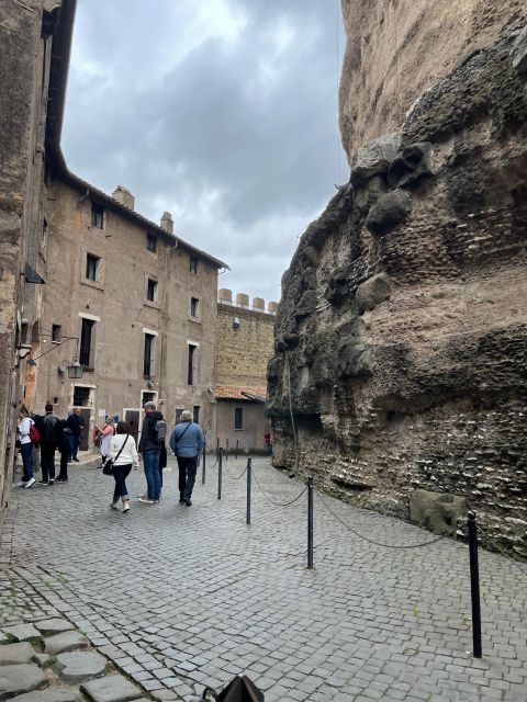 Rome: Castel Sant’Angelo Skip-the-Line Ticket & Audio Guide - Who should book this experience?