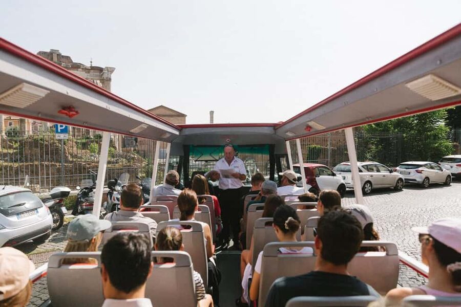 Rome: Catacombs Guided Tour with Transfer - The 30-minute panoramic ride beyond the center