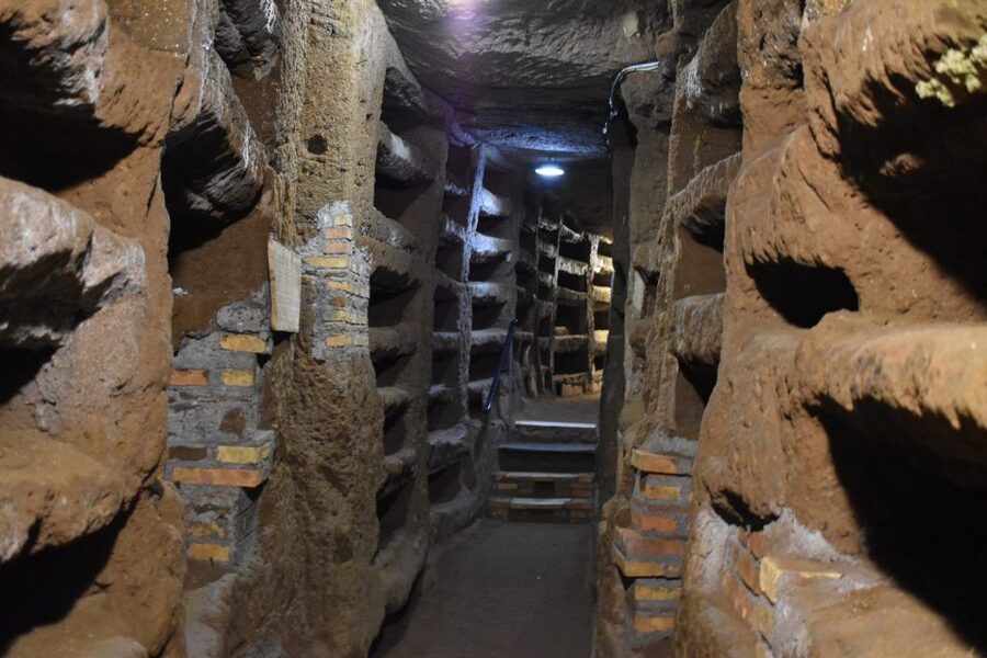 Rome: Catacombs of Priscilla Entry Ticket & Guided Tour - The first floor and its wall niches