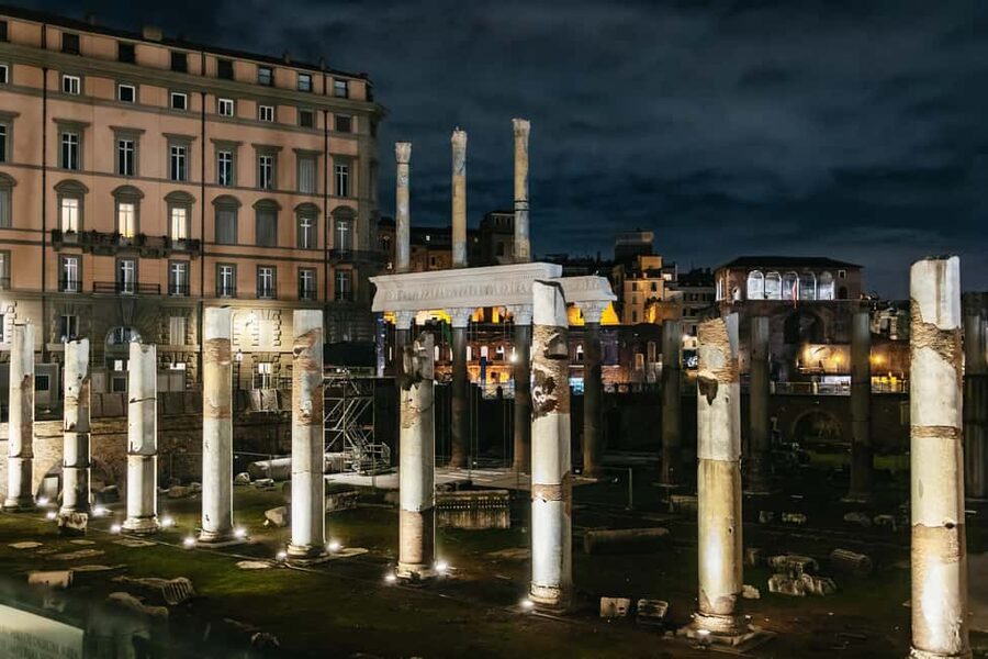 Rome: City Highlights Moonlight Walking Tour - How the guides shape the experience