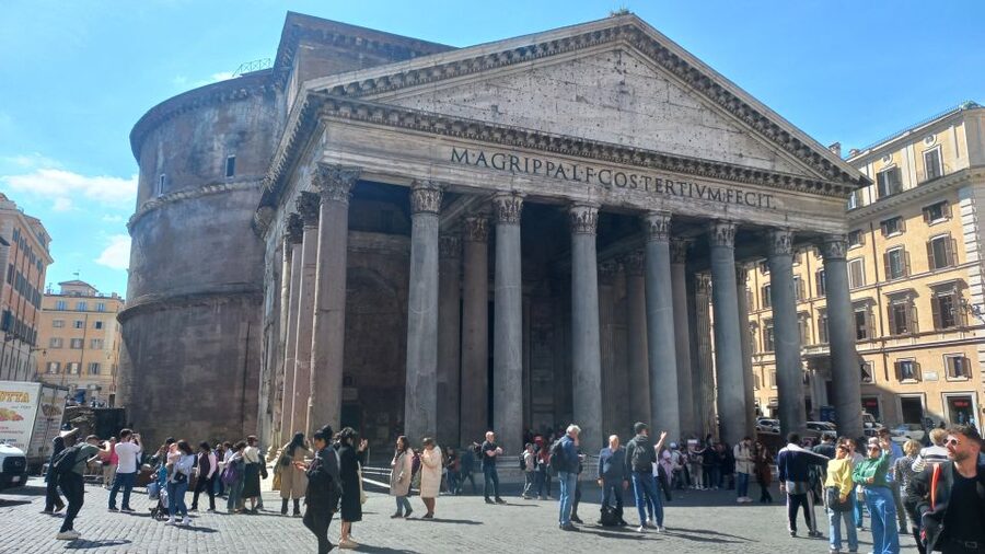 Rome: City Highlights Tour by Electric Golf Cart - Guide style and the headsets