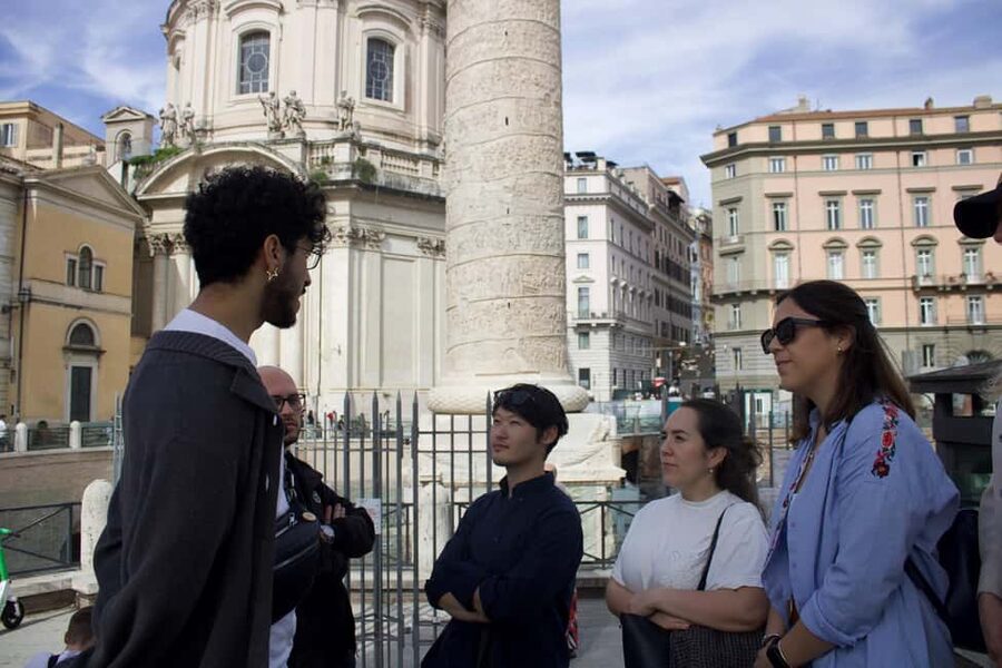 Rome: City Walking Tour in English or Spanish - The guides make the difference