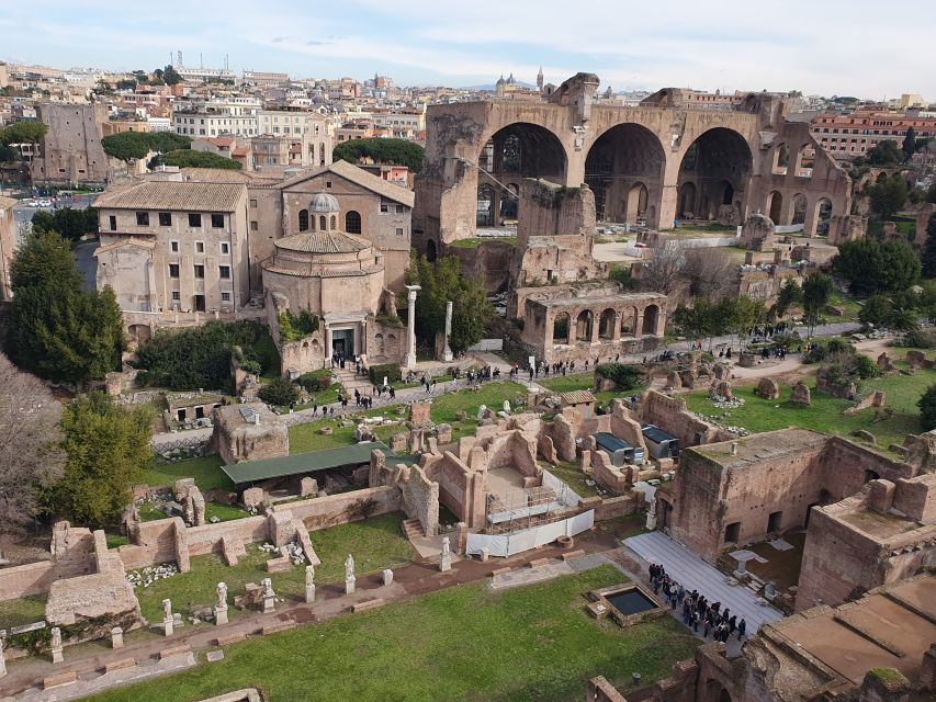Rome: Colosseum Arena Floor, Roman Forum & Palatine Tour - The Arch of Constantine adds a useful outside view