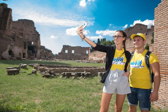 Rome: Colosseum Arena, Roman Forum & Palatine Hill Tour - Guide quality and the live commentary