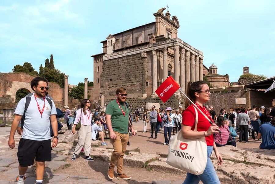 Rome: Colosseum, Forum, and Palatine Tour - The guides are the heart of the experience
