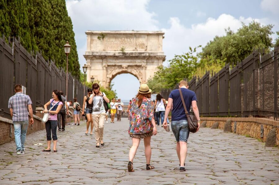 Rome: Colosseum, Forum, Palatine Hill Entry & Audioguide App - Crowds, queues, and how the visit feels