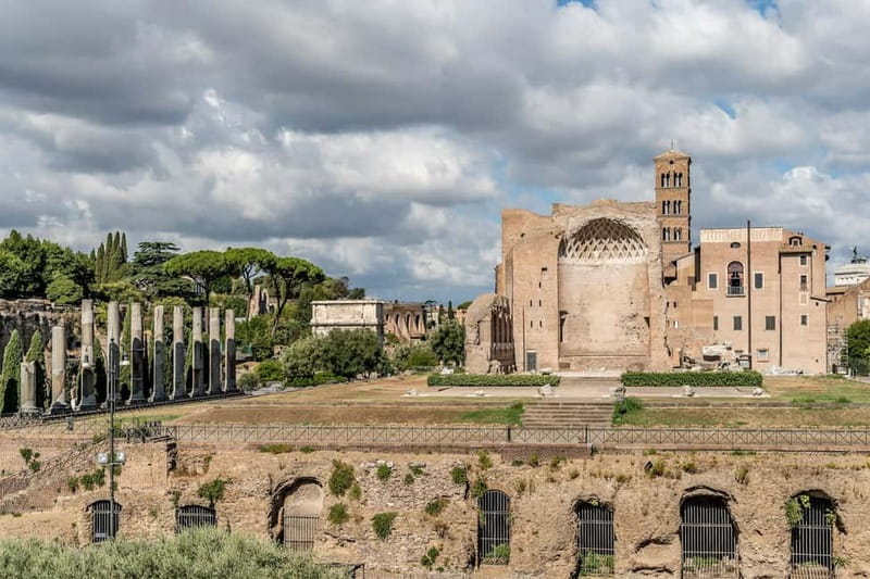 Rome: Colosseum & Forum Small Group Tour with Palatine Hill - Why a guided walk helps at ancient Rome