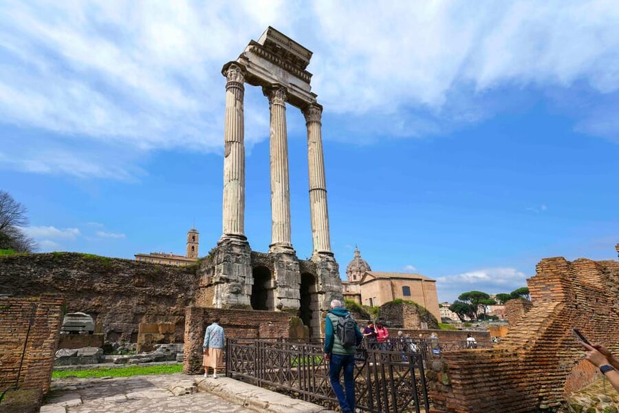 Rome: Colosseum & Forum with Audio Guide App -Optional Arena - Walking through the Roman Forum