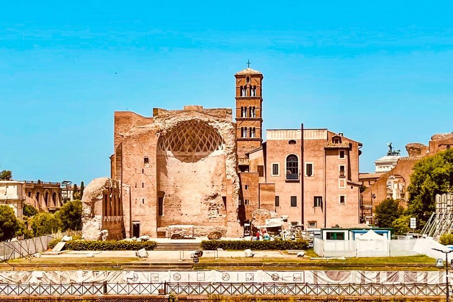 Rome: Colosseum, Palatine Hill and Roman Forum Guided Tour - The guides are the main reason to book