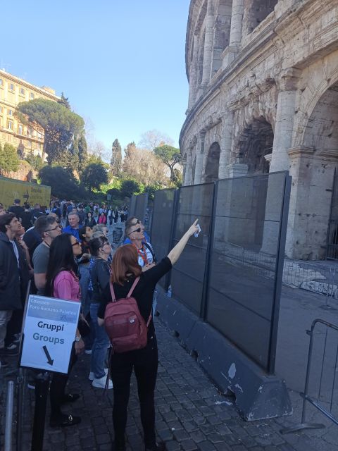 Rome: Colosseum, Palatine Hill, & Roman Forum Walking Tour - Climbing Palatine Hill for the city views