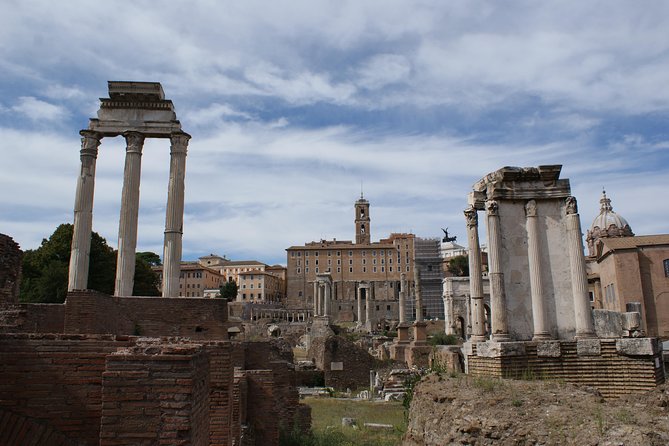 Rome: Colosseum, Roman Forum and Palatine Hill Private Tour - Entering the Colosseum with 90 minutes to focus