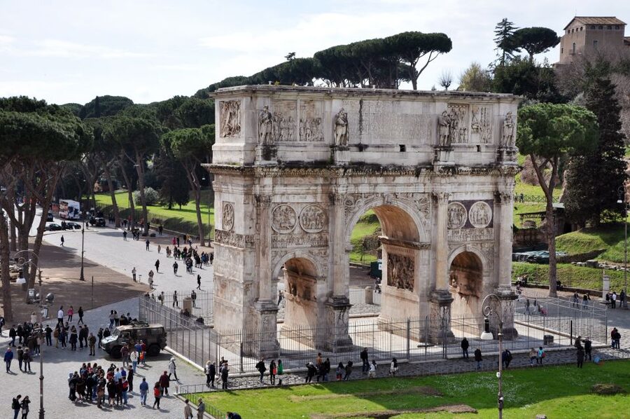 Rome: Colosseum, Roman Forum & Palatine Hill Tour - Entering the Colosseum