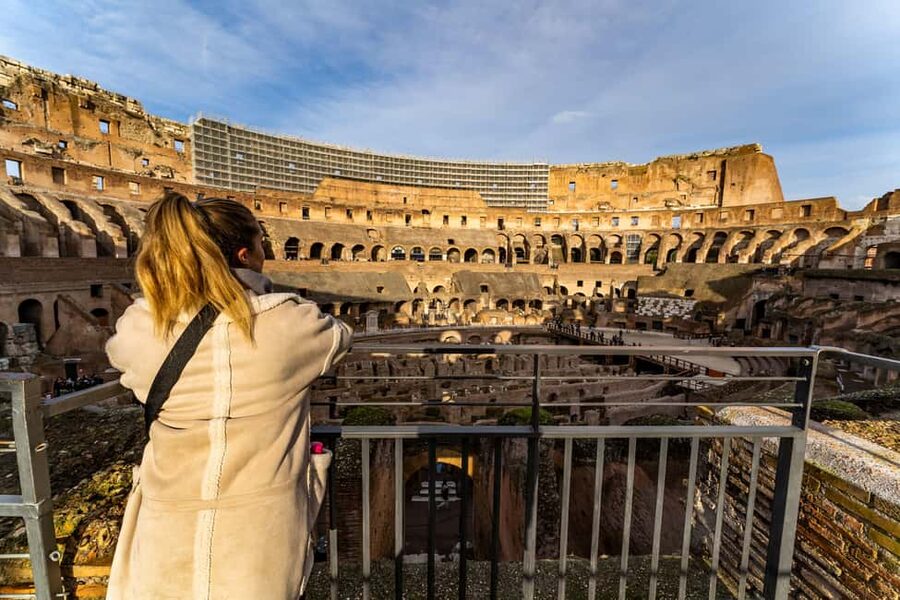 Rome: Colosseum, Roman Forum, Palatine with Multimedia Video - The multimedia video gives the ruins a shape