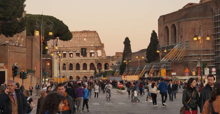 Rome: Colosseum, Roman Forum & Trajan's Market Exterior Tour - What the 90-minute Rome tour is really offering