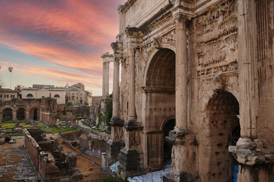 Rome: Colosseum, Roman Forum & Trajan's Market Exterior Tour - Making sense of the Roman Forum