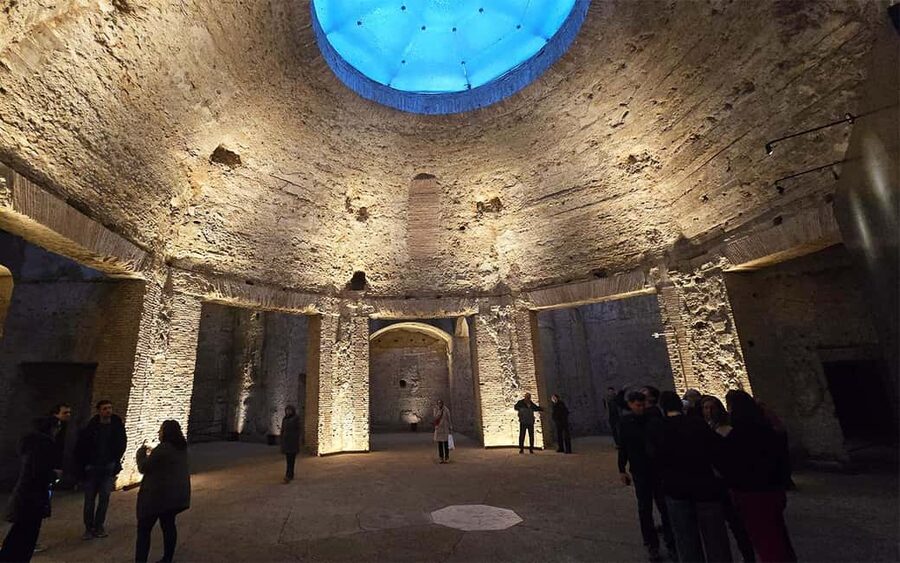 Rome: Domus Aurea Tour with Virtual Reality Experience - Finding the guide outside the Domus Aurea