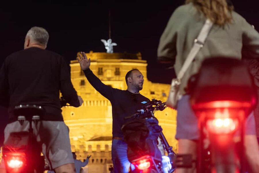 Rome: E-Bike Night Tour with Food and Wine Tasting - Campo de’ Fiori and the food and wine stop