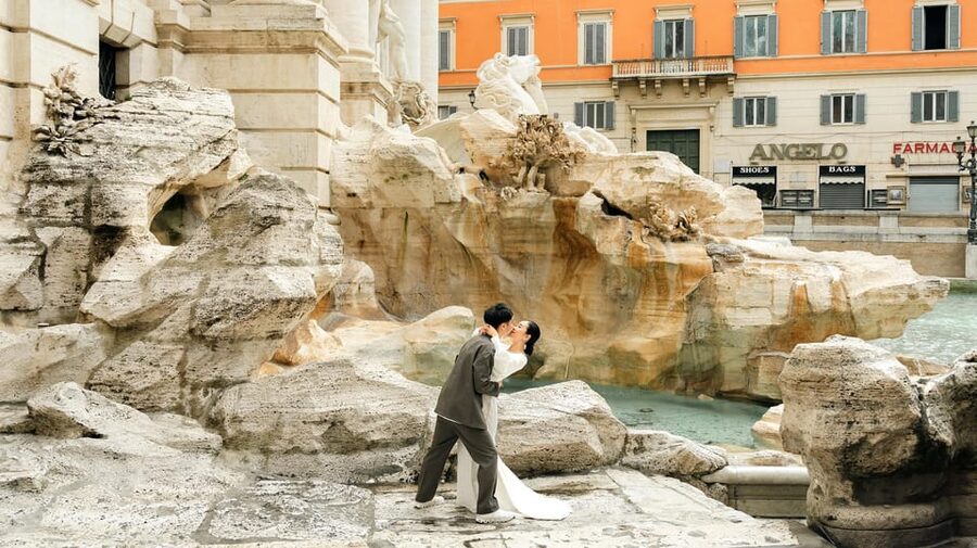 Rome: Early Morning Private Photoshoot at Iconic Landmarks - Posing Help for People Who Usually Hate Photos
