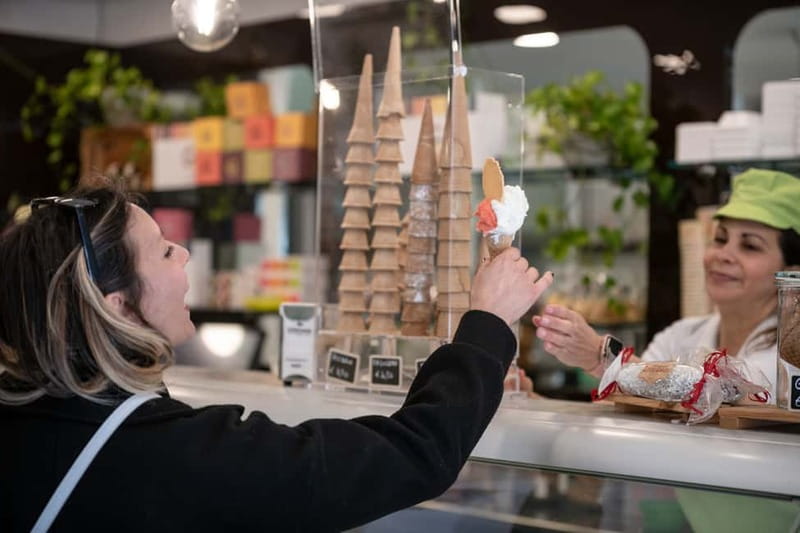 Rome: Eat Like a Roman Ghetto & Campo de' Fiori Food Tour - Bakeries, pizza, and the pleasures of a short stop