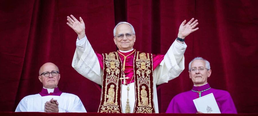 Rome: Escorted Papal Audience Experience with Entry Ticket - Getting through security and into the square