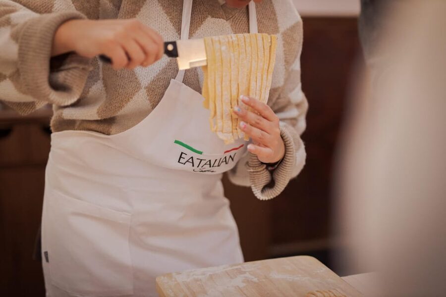 Rome: Fettuccine Pasta Cooking Class in Rome's City Center - Key points at a glance