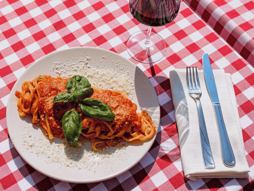 Rome: Fettuccine Pasta Cooking Class in Rome's City Center - Why making pasta in Piazza Navona works so well