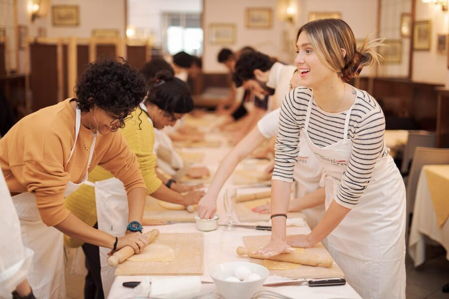Rome: Fettuccine Pasta Cooking Class in Rome's City Center - Arriving at Ristorante Tucci